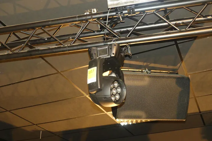 1x Moving Head Strahler Modell: Infinity iW 715 / Hinweis: ohne Traverse